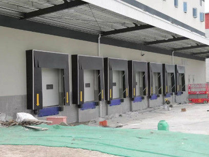 Tissu en PVC noir industriel rétractable abris de quai avant résistant aux rayures