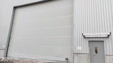 acheter Plage de température de fonctionnement de moins 30 degrés Celsius à plus 60 degrés Celsius Portes en tissu d'ascenseur vertical avec détection d'obstacle arrêt d'urgence et hauteur maximale de 12 mètres online manufacture