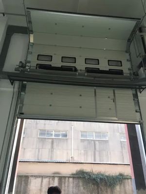 acheter Porte de garage sectionnelle industrielle avec conception anti-pincement, épaisseur 40 mm et moteur AC 220V-240V online manufacture