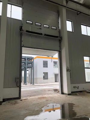 Taille personnalisée Porte sectionnelle verticale Porte sectionnelle isolée supérieure ISO 9001
