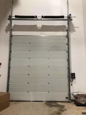 0.4 mm Porte sectionnelle en acier galvanisé RAL9006 / RAL9002 Couleur