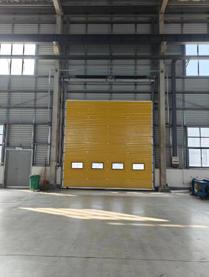 Portes industrielles sectionnelles résistantes au vent isolantes thermiques pour usine et hangar