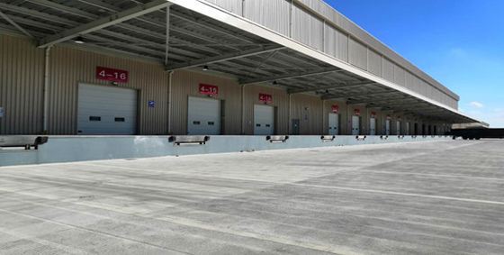 Résistance au vent 450N/m2 Porte sectionnelle industrielle Garage Porte isolée en acier