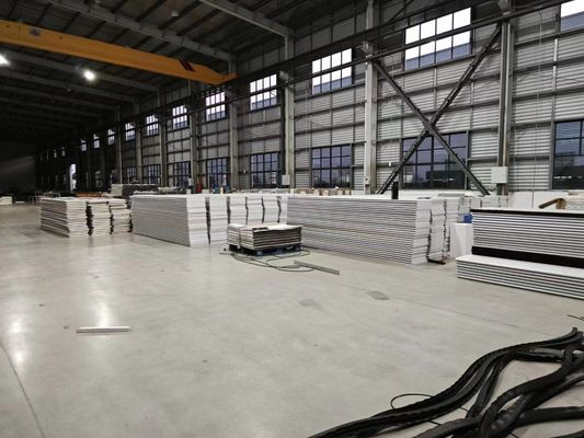 Porte de garage sectionnelle isolée de 40 mm Économie d'espace