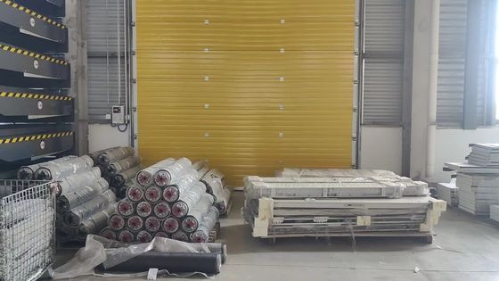 Porte de garage sectionnelle RAL9002 personnalisée avec boîte de contrôle d'interface machine-homme