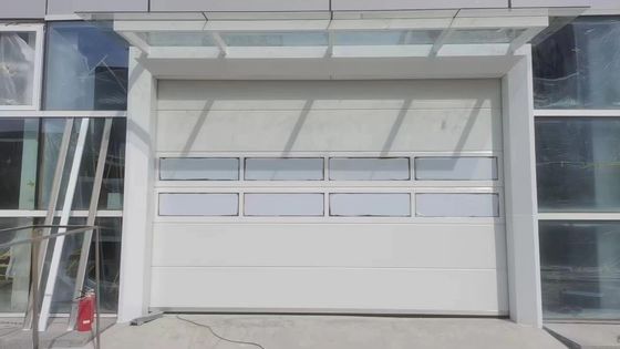 Portes de garage sectionnelles avec système d'équilibrage de ressort pour un fonctionnement manuel facile
