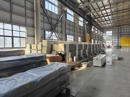 Portes de garage sectionnelles avec bandes d'étanchéité EPDM de tous les côtés pour une bonne étanchéité