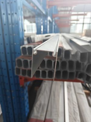 Portes de garage sectionnelles avec bandes d'étanchéité EPDM de tous les côtés pour une bonne étanchéité