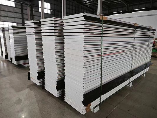 Portes de garage sectionnelles avec bandes d'étanchéité EPDM de tous les côtés pour une bonne étanchéité
