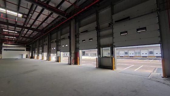 Portes de garage sectionnelles avec des dispositifs de rupture de ressort et de rupture de câbles anti-fil