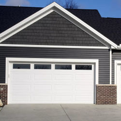 Panneau sandwich résidentiel commercial moderne isolé automatiquement électrique sectionnelle haute porte de garage en acier plat