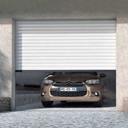 Panneau de sandwich métallique isolé industriel automatique section extérieure en acier ascenseur coulissant Garage porte à rouleaux