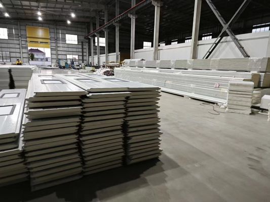 Portes industrielles sectionnelles résistantes au vent isolantes thermiques pour usine et hangar
