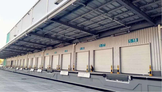 Portes de garage élégantes et fonctionnelles pour un usage commercial et industriel