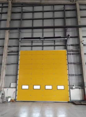 Portes industrielles sectionnelles résistantes au vent isolantes thermiques pour usine et hangar